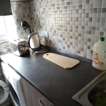 Spacious In Center Of Apartment *